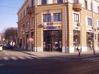 F�kusz K�nyv�ruh�z 